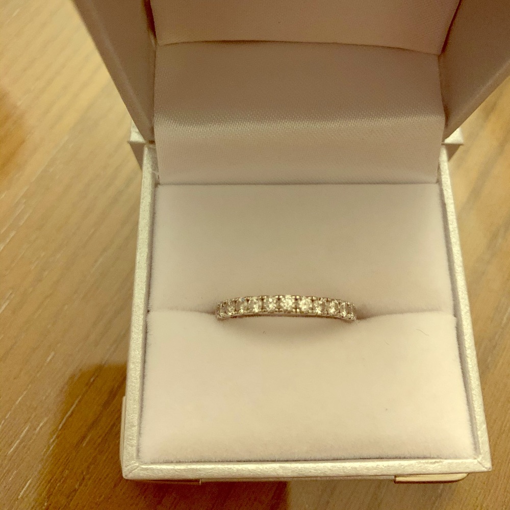 Gorgeous diamond 18k white gold wedding band
